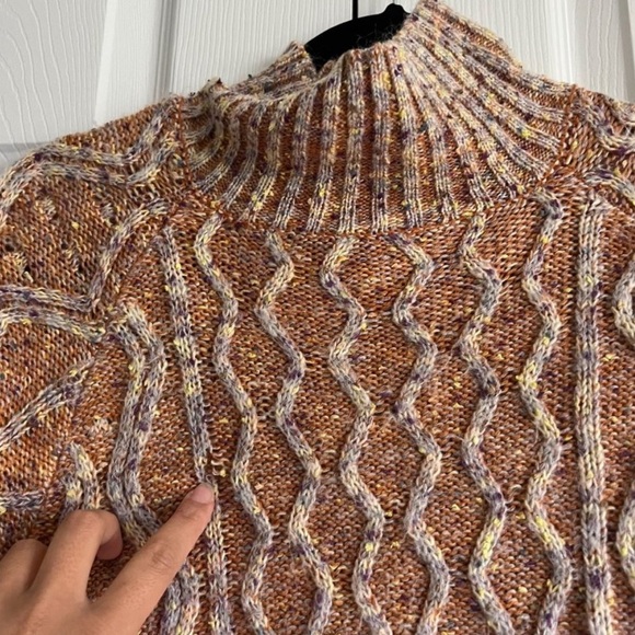 Louna Medium Turtleneck Sweater - Picture 4 of 6